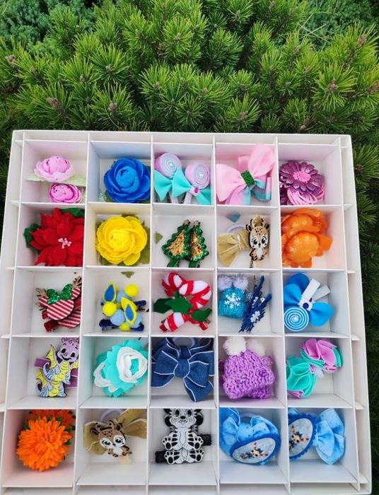 Шкільні бантики резинки заколки ручної роботи. Адвент календар.