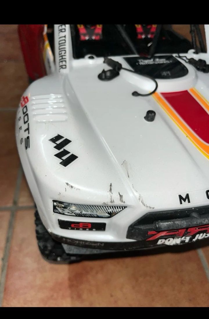 Arrma Mojave 4s com 3 baterias