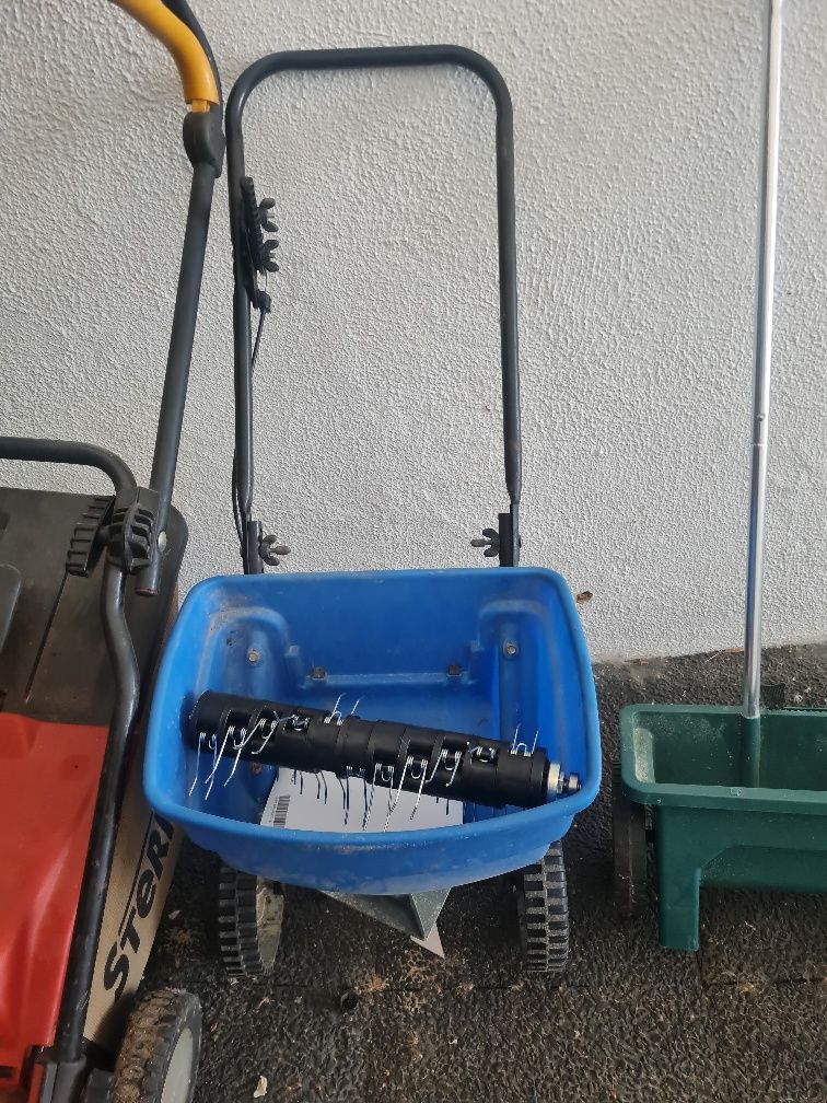 Depósito para espalhar sementes relva