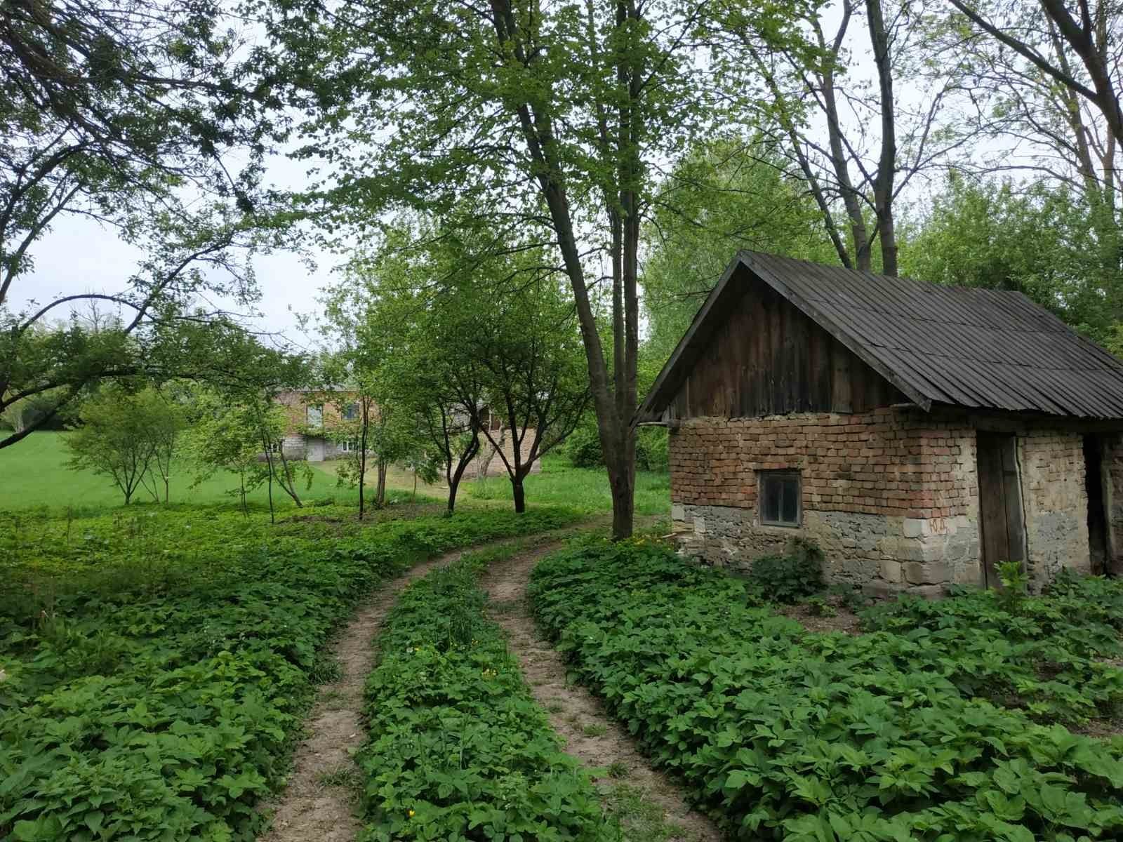 Земельна ділянка з незавершеним будівництвом