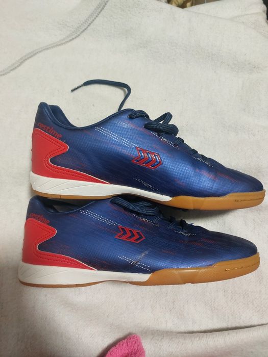 Футзалки нові 36р.