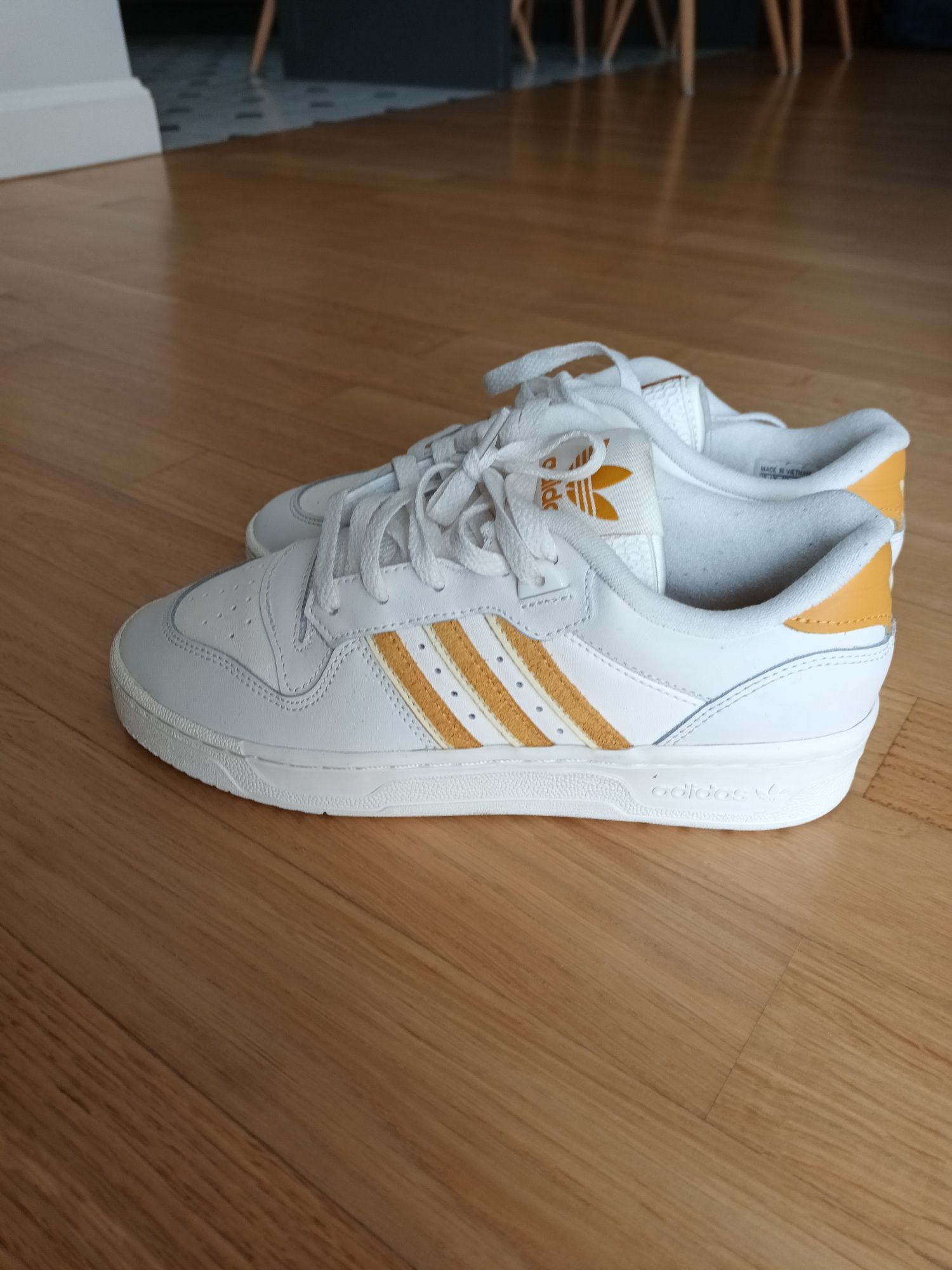 Adidas, nowe, 39 1/3