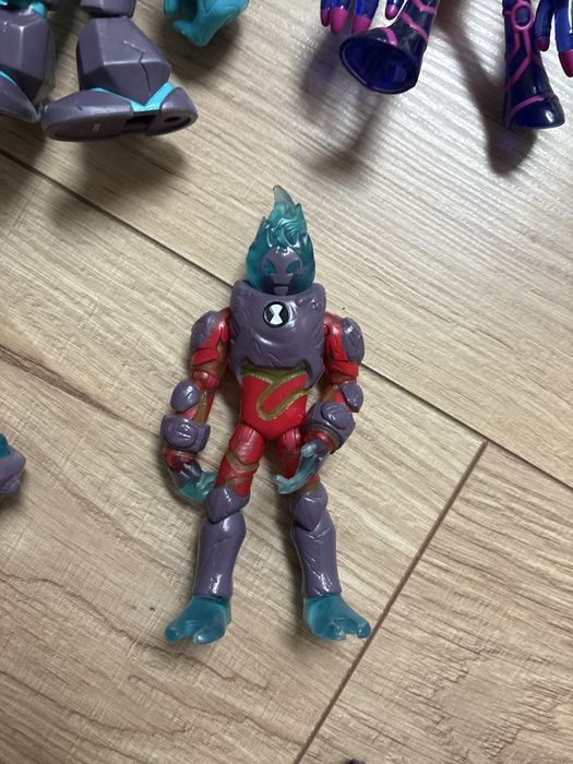 Figurki do zabawy lub kolekcjonerskie