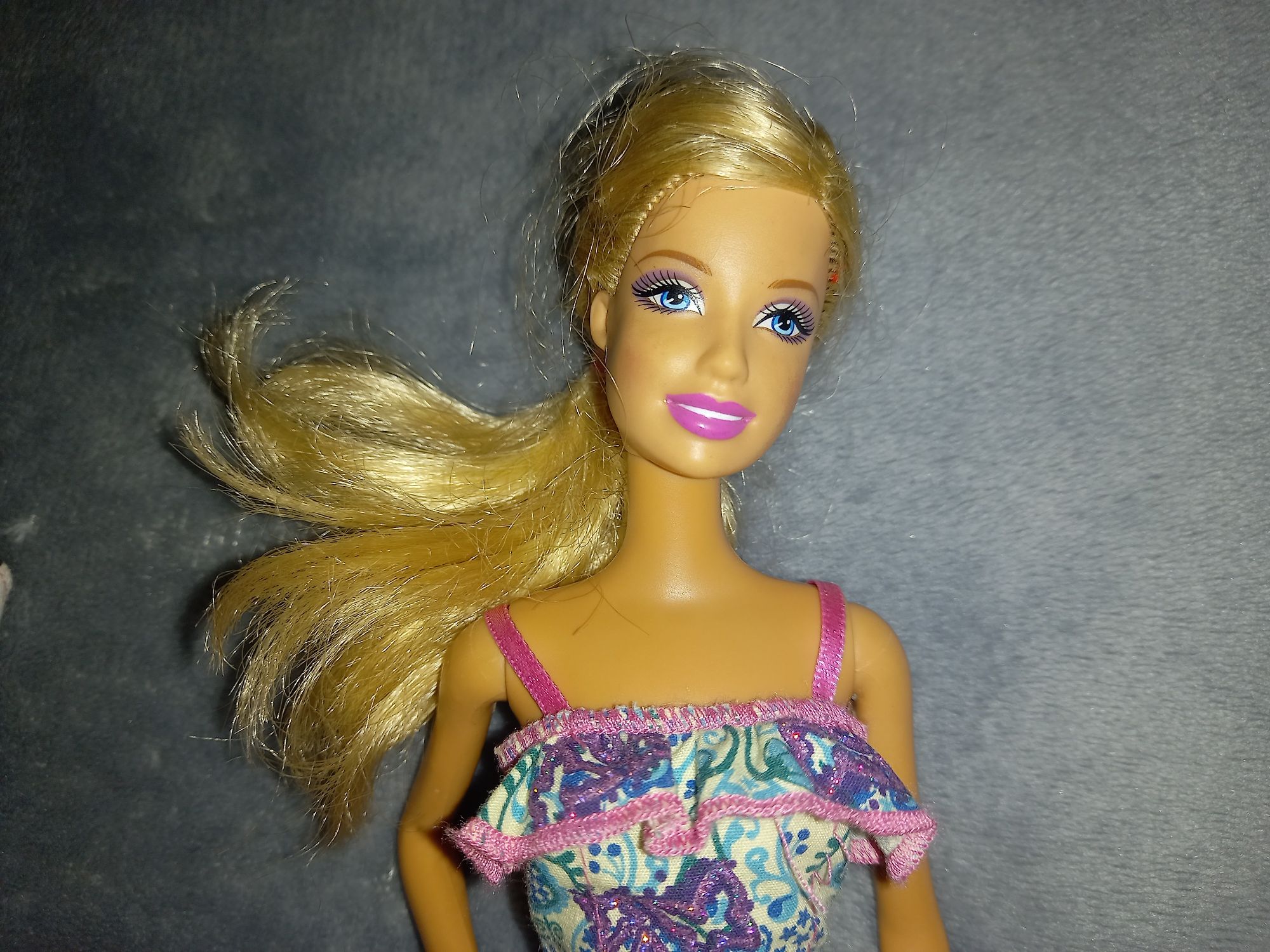 Mattel lalka Barbie z ubrankami