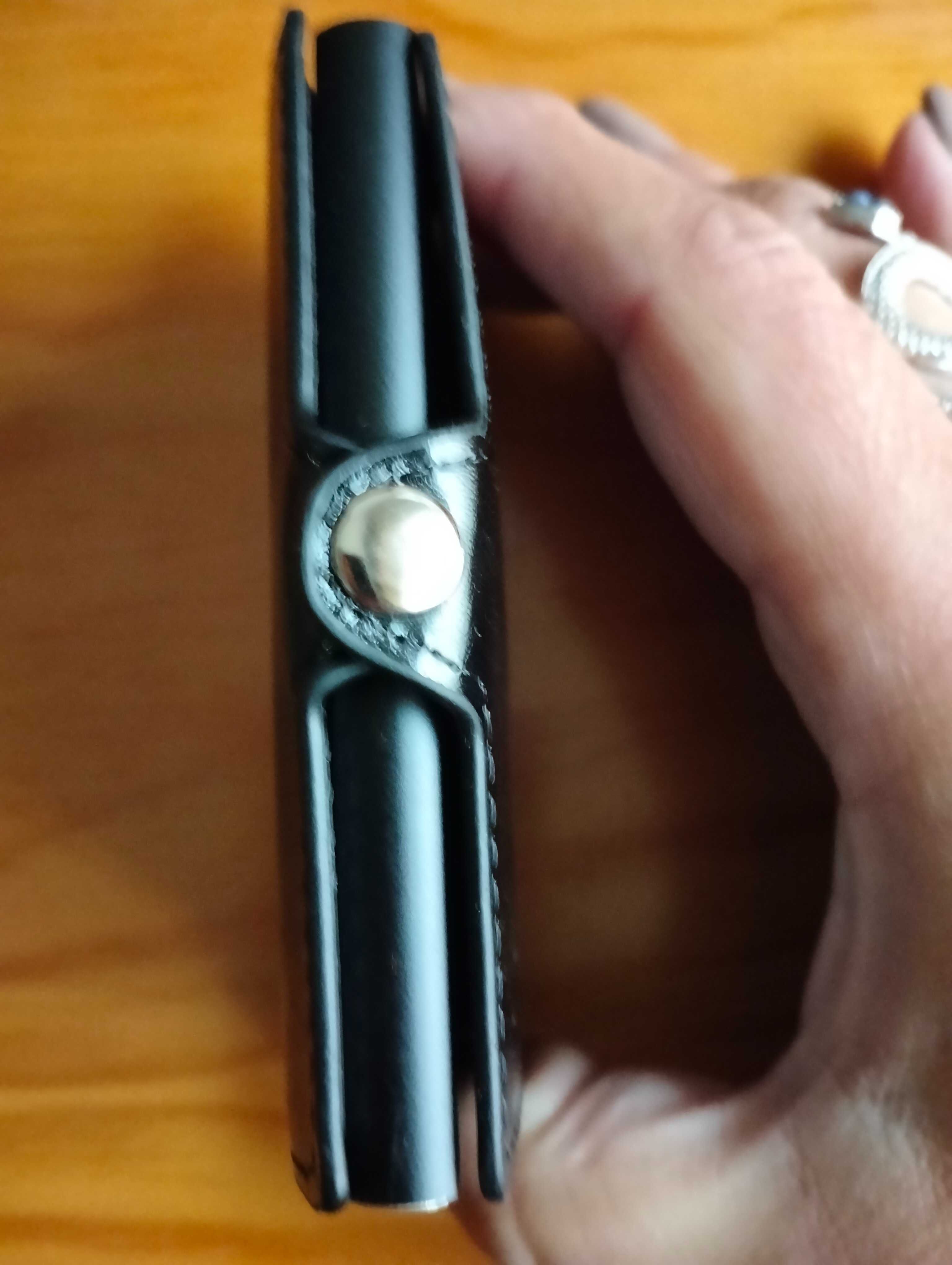 Vendo 110 porta cartões por 100€ de varias cores e tipos