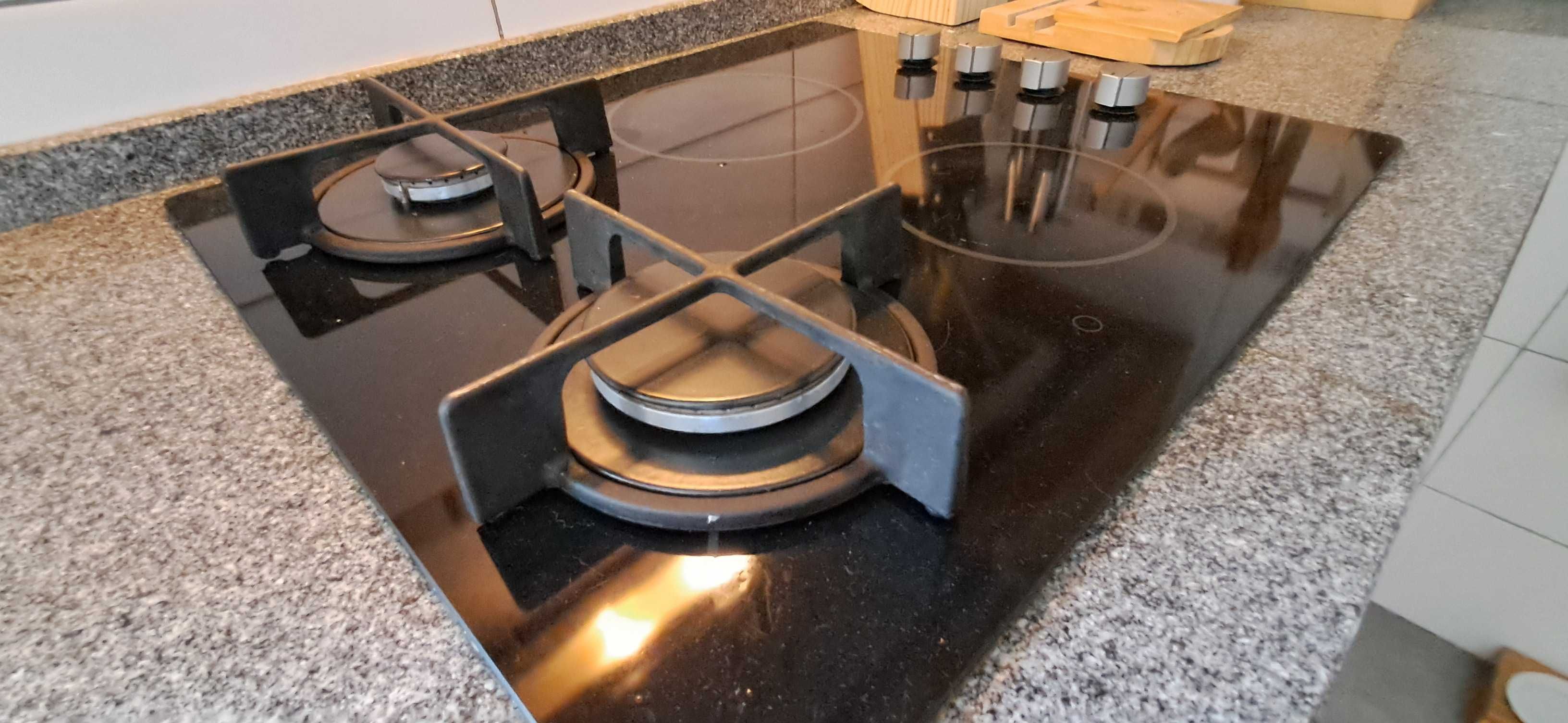 Forno eléctrico e placa fogão mista (gás e eléctrica)