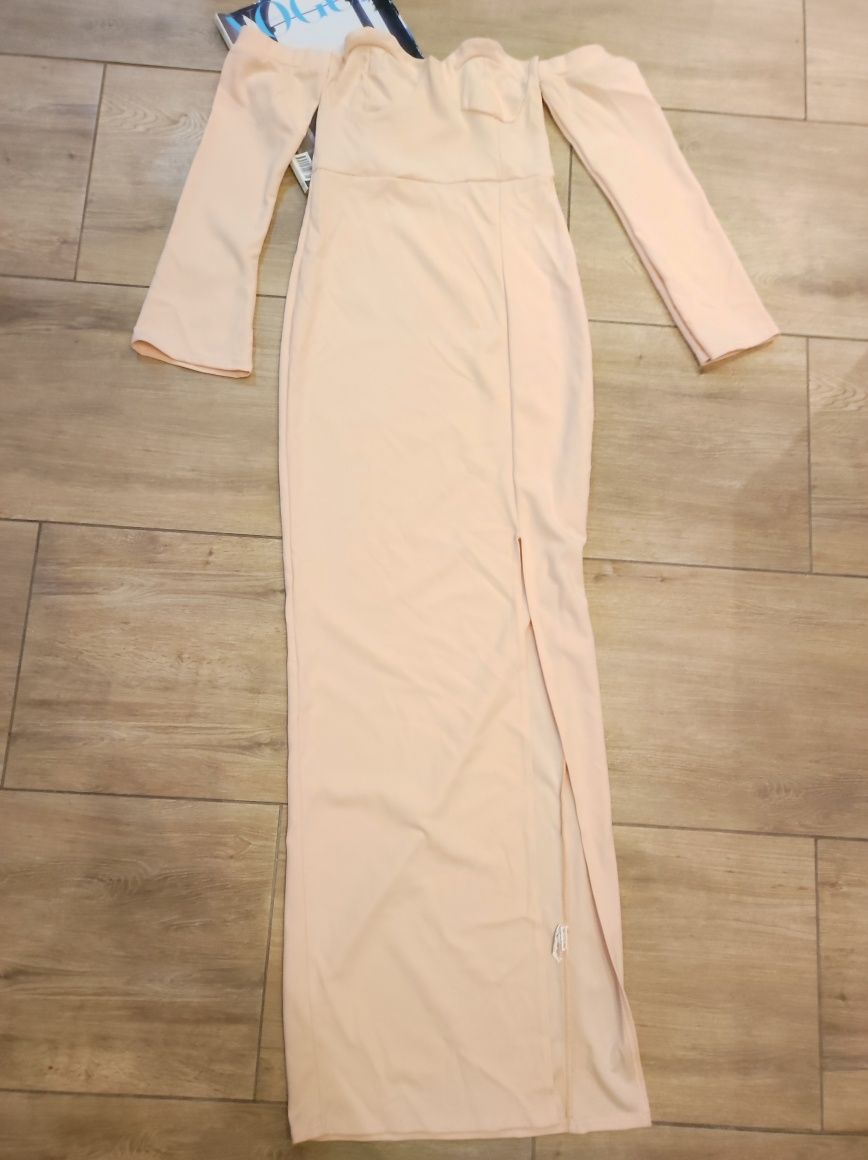 Piękna długa sukienka bez ramion. Baby pink.