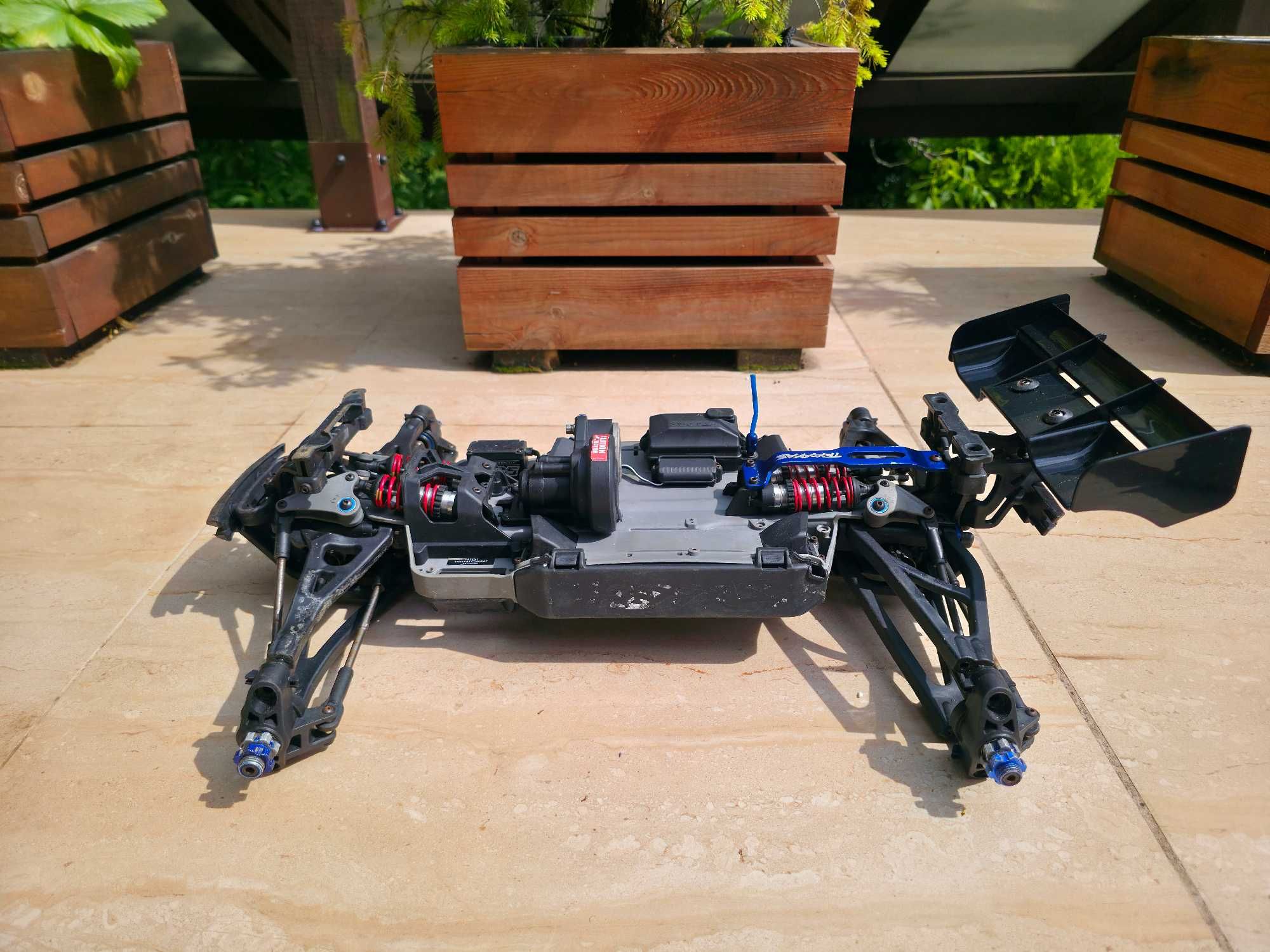 Traxxas E-Revo 2.0 podwozie modelu RC + serwo SRT CL6023