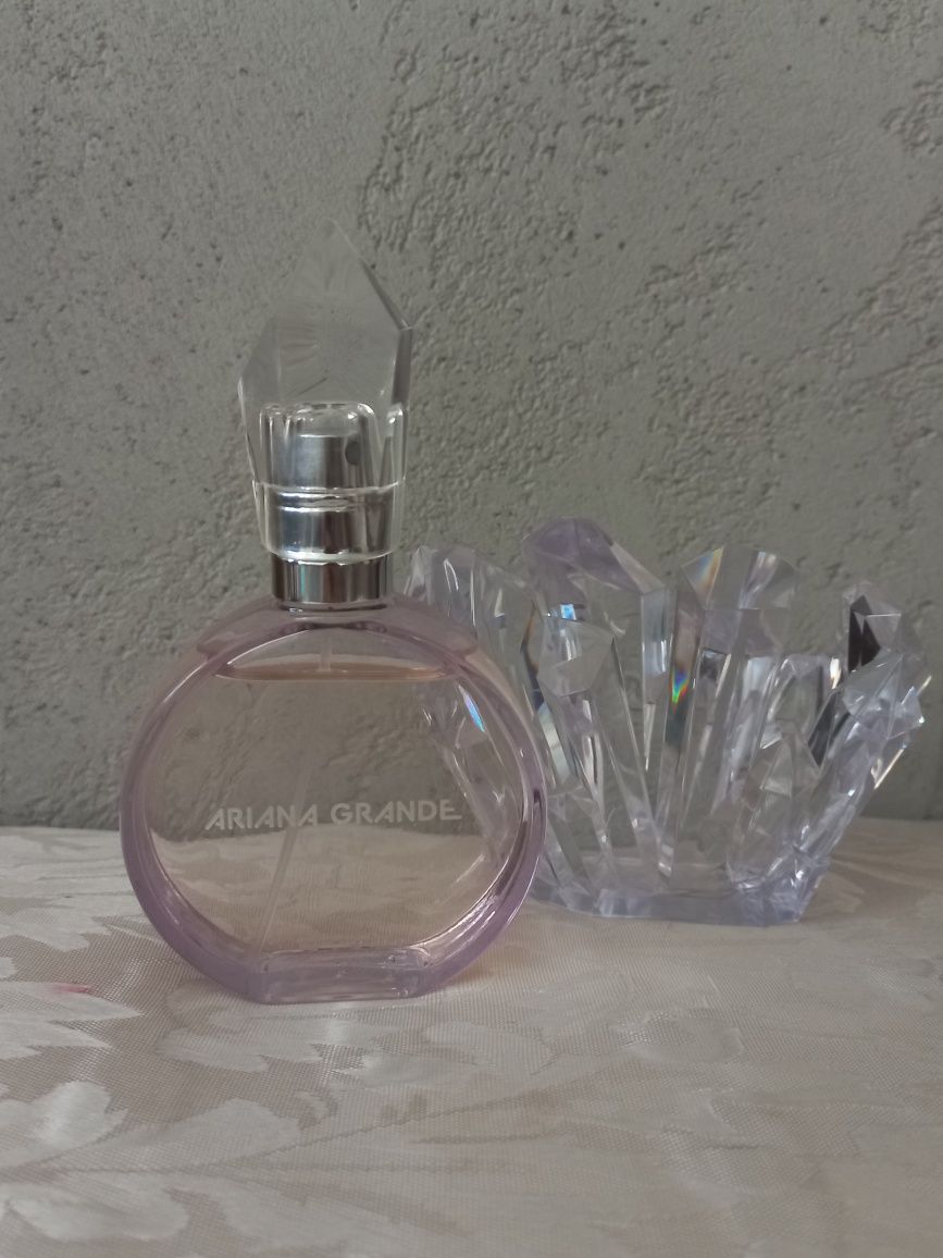 Perfumy REM by Ariana Grande