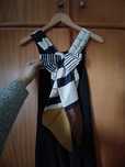 Vestido preto com laço nas costas abertas