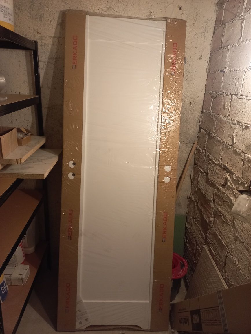 Białe drzwi łazienkowe Erkado Pera Basic 2 / prawe 70 cm