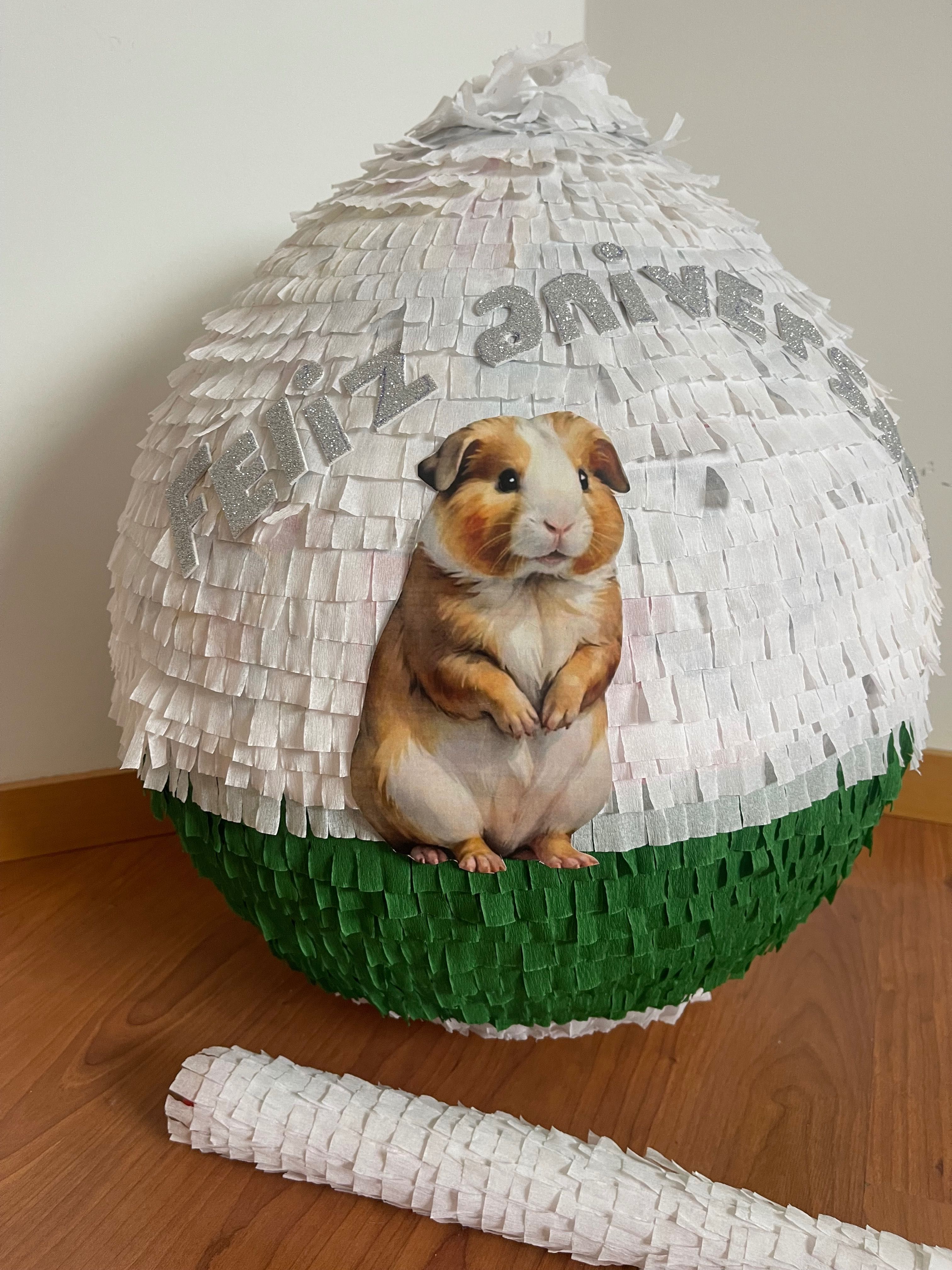 Brinquedos para crianças para as férias. Pinhata piñata pinata