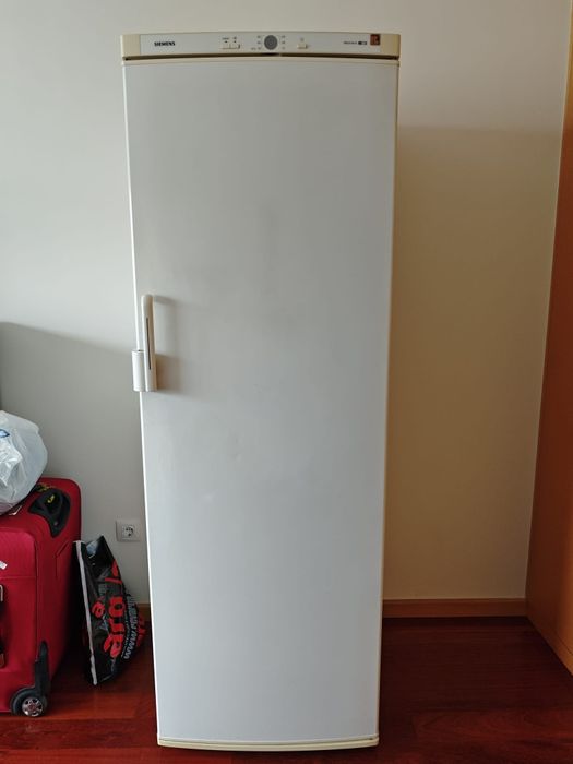 Arca congeladora marca SIEMENS