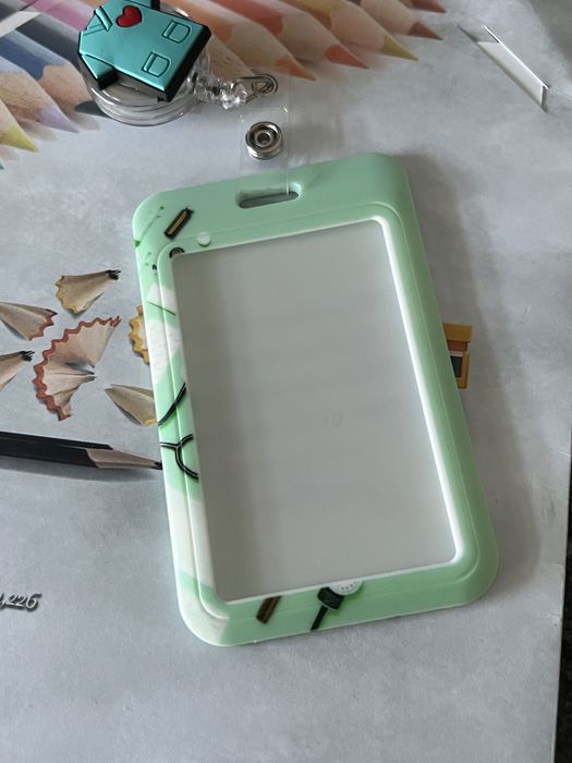Porta-cartão com crachá retrátil para médico ou médica