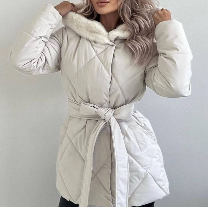 Зимній пуховик .