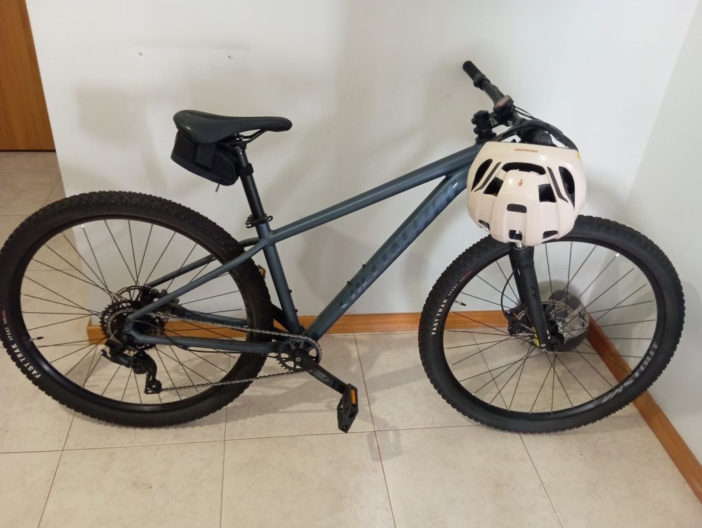 Venda de Bicicleta Specialized Aro 29 (Como Nova)

Estou colocando à v