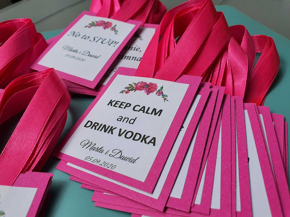 Zawieszki na alkohol FUKSJA wesele, ponad 120 gotowych tekstów, kolory