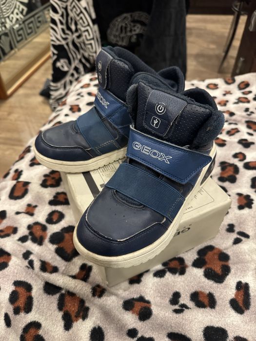 Продам ботинки на мальчика Geox