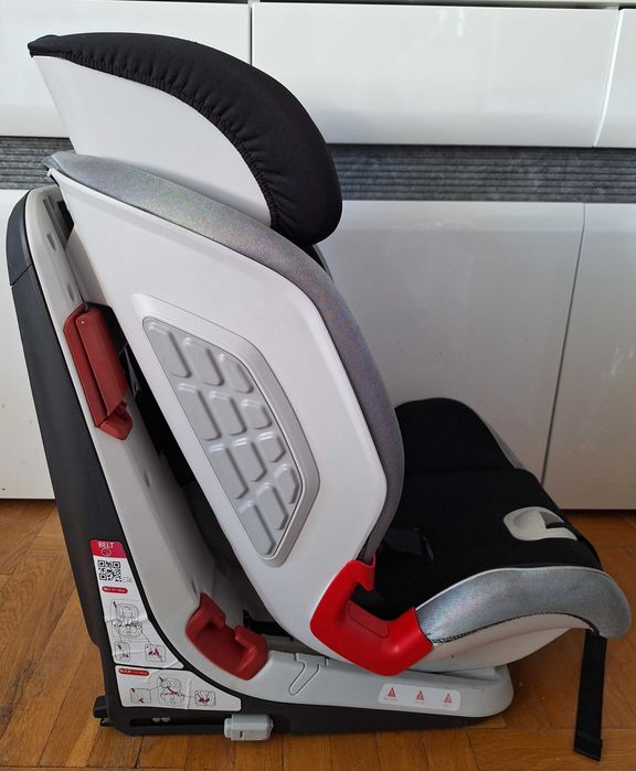 Fotelik Chicco Youniverse 9-36 kg, isofix, stan idealny, czarno-szary