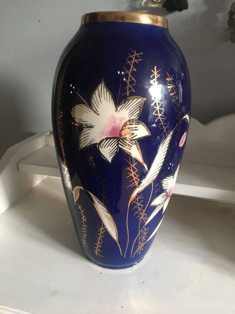 Stary porcelanowy wazon