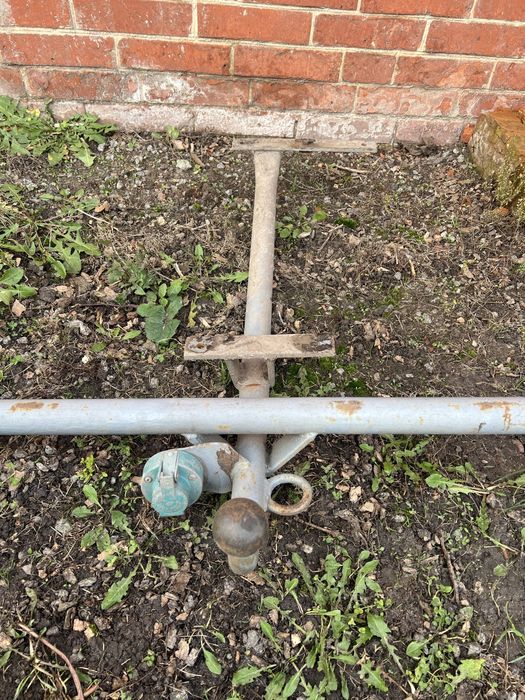 Фаркоп на ваз 2104