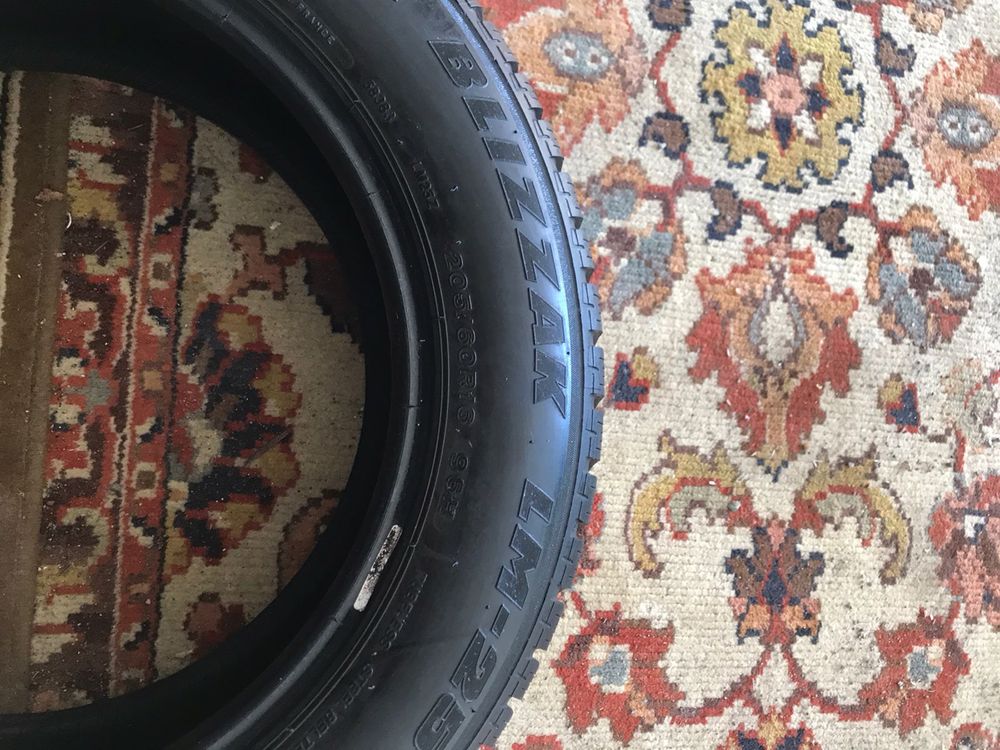 Продам зимнюю резину Bridgestone Blizzak 205/60 R16 96H