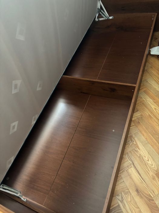 Tapczan jednoosobowy ze schowkiem na pościel