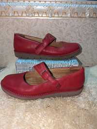 Clarks туфлі шкіра 42 р по устілці 27.5 см ширина 8.7 см взуті два раз