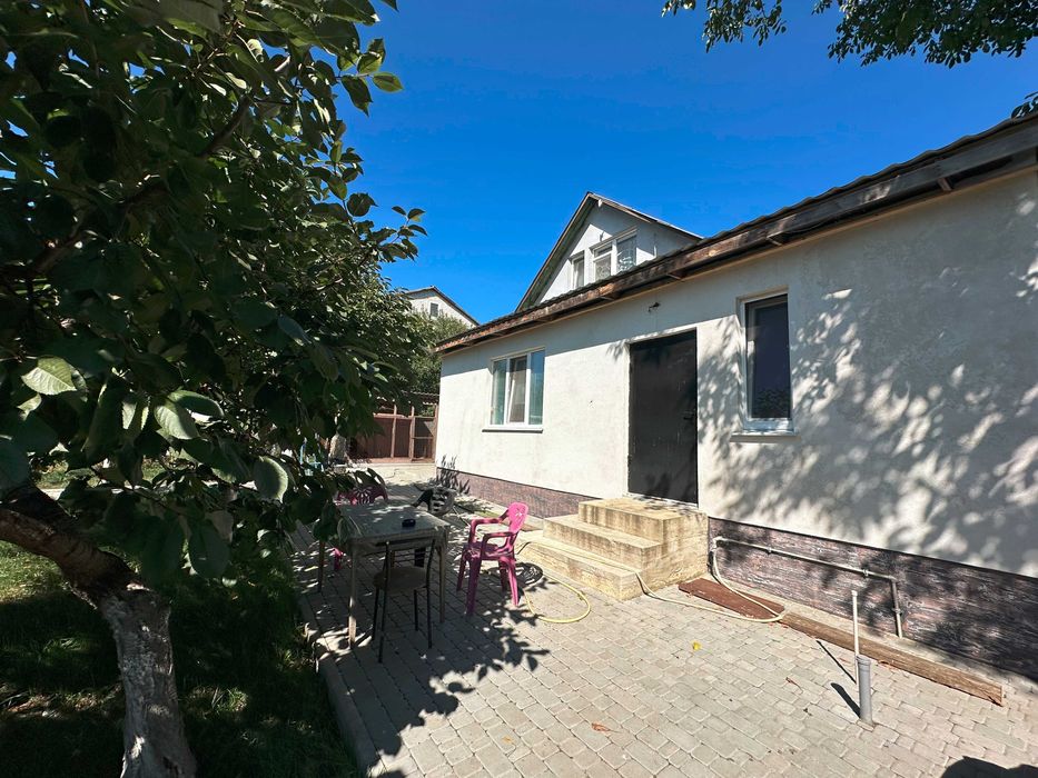 Продам капітальний 2-х поверховий будинок, 10 хв. від м. Індустріальна