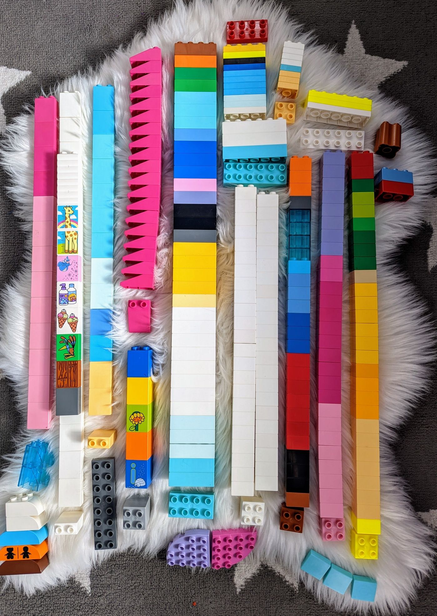 Mega zestaw klocków LEGO Duplo i Hello Kity, 400 elementów