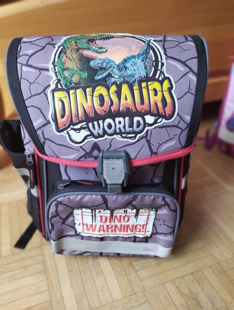 Шкільний рюкзак з динозавром