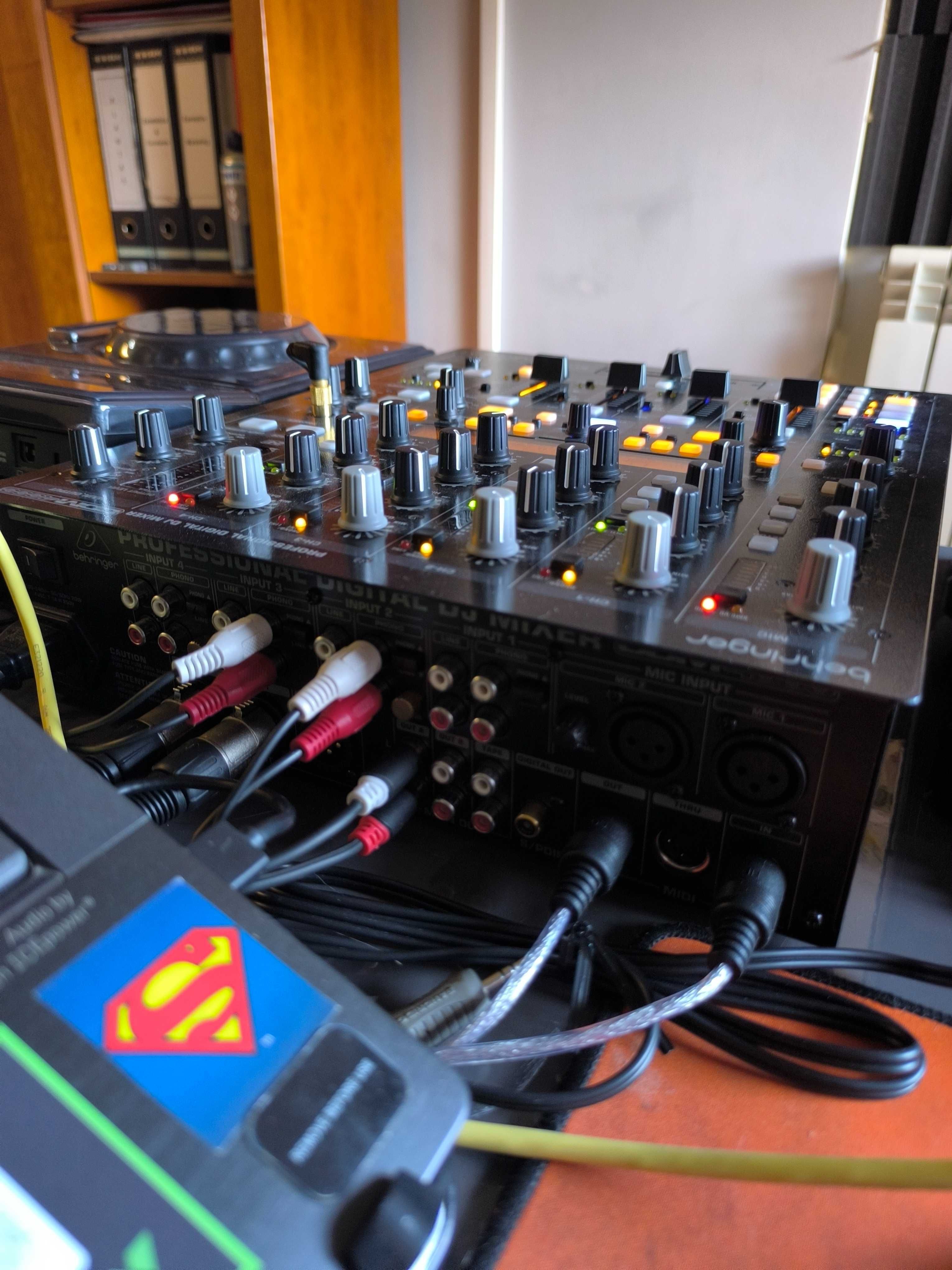 Mixer Behringer DDM4000 - DJ + Mala de transporte