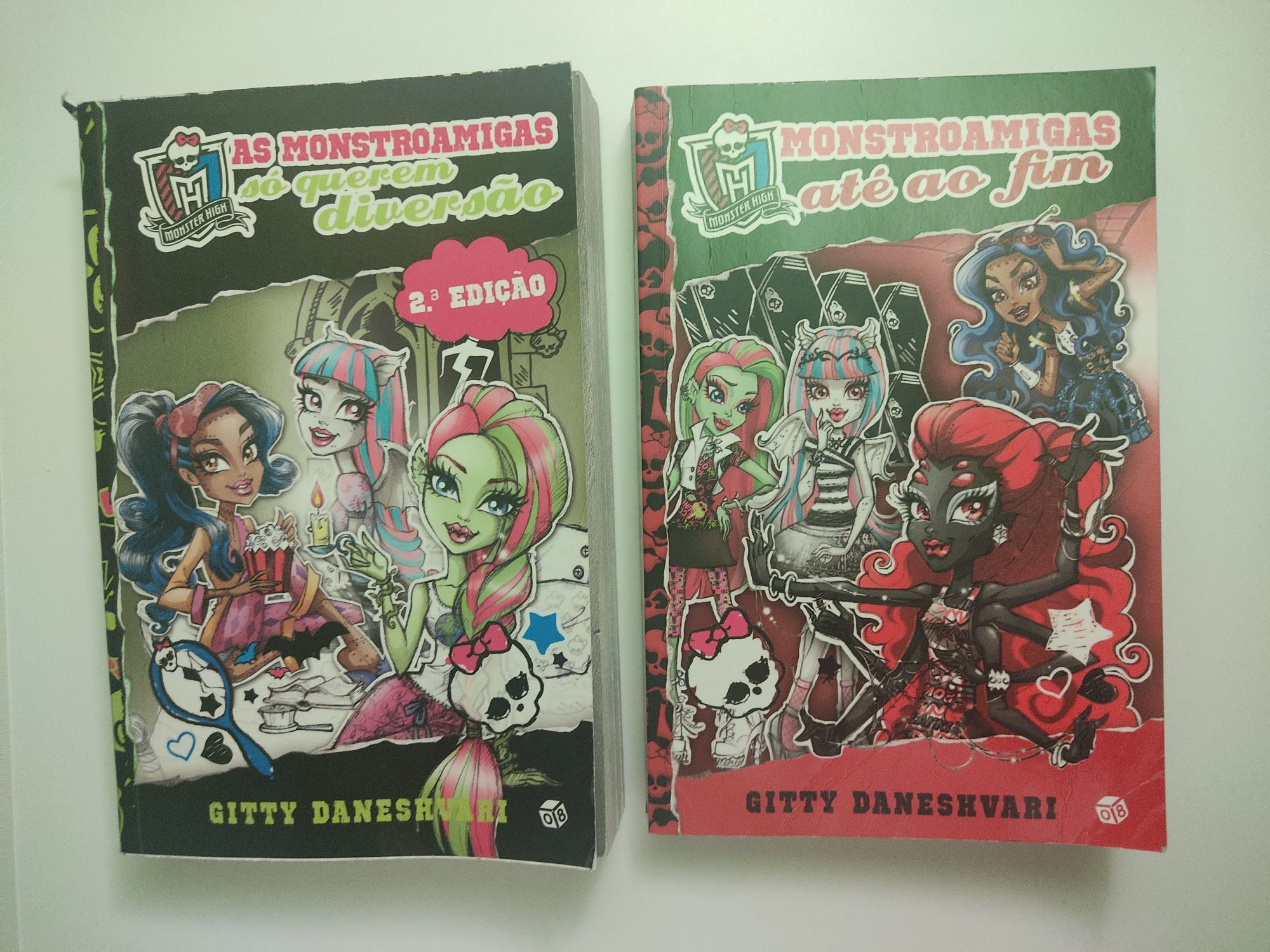 Dois livros Monster High 3€ unidade (5€ conjunto)