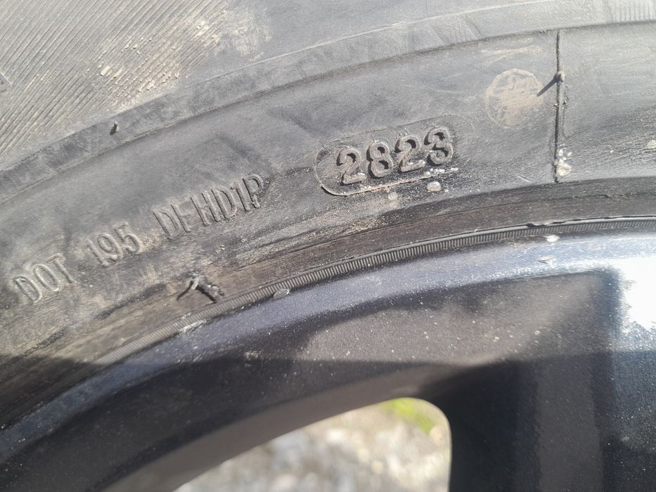 Продам комплект дисків з резиною на туарег