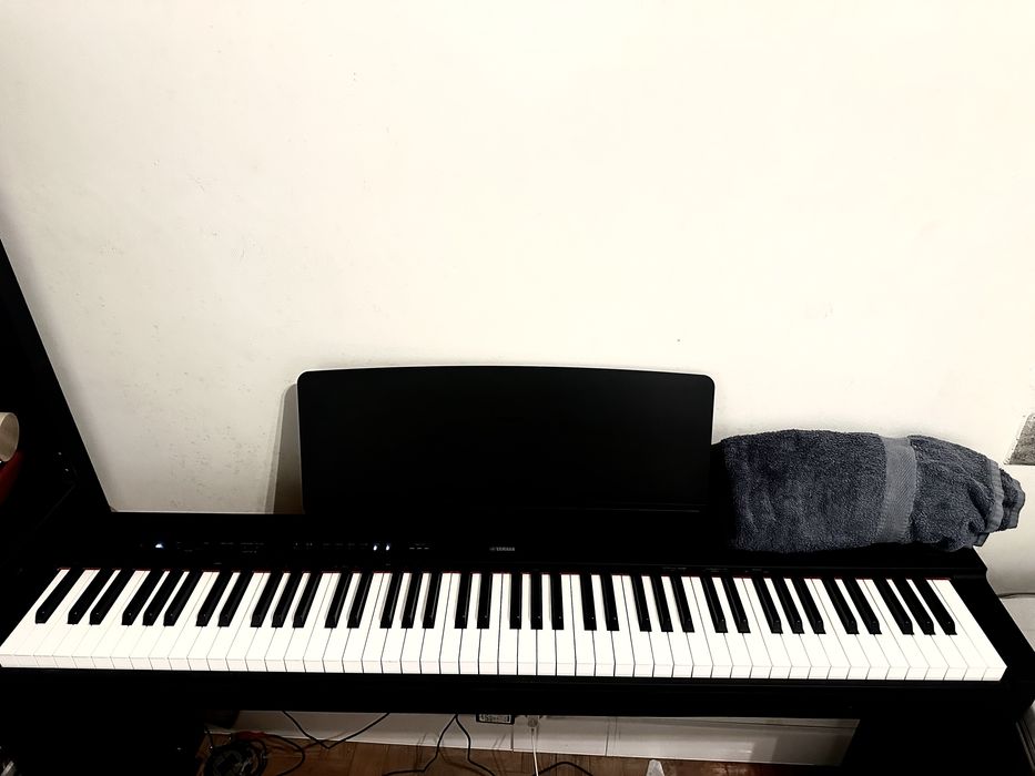 Piano Yamaha P-225 B