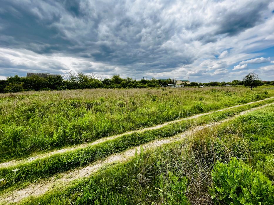 Продам земельну дялянку 10 соток під забудову  3км від зупинки ГРЛ