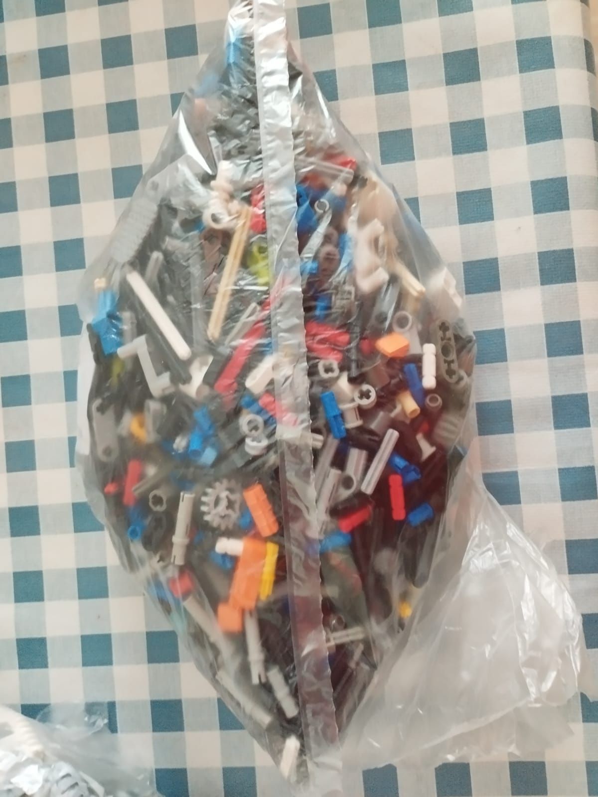 peças de bionicle e lego