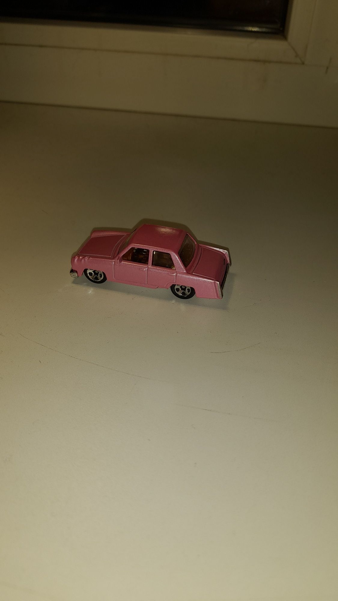 Hot Wheels The Simpson's Family Car Pink 2015