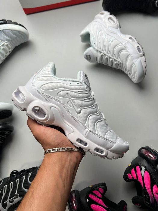 Nike tn brancos novos
