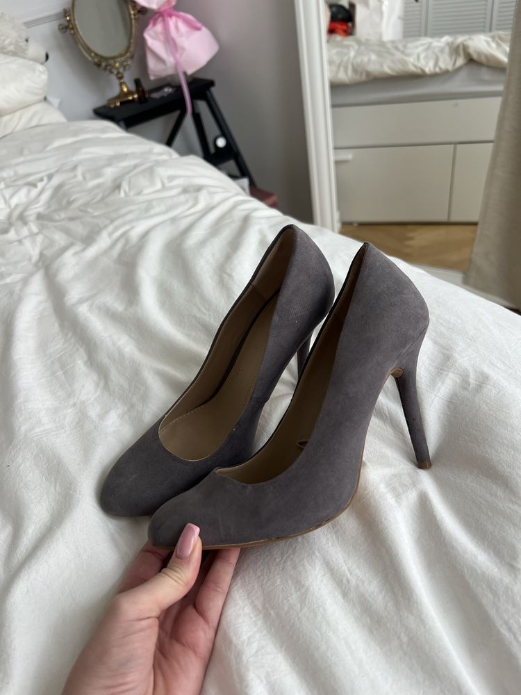 Szare szpilki 39 Zara zamszowe eleganckie obcasy wesele buty