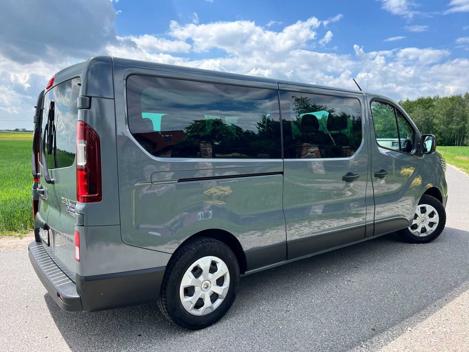 Wynajem Busa Long 9-osobowego-Konfort Mobilność Wakacje Lotniska Taxi