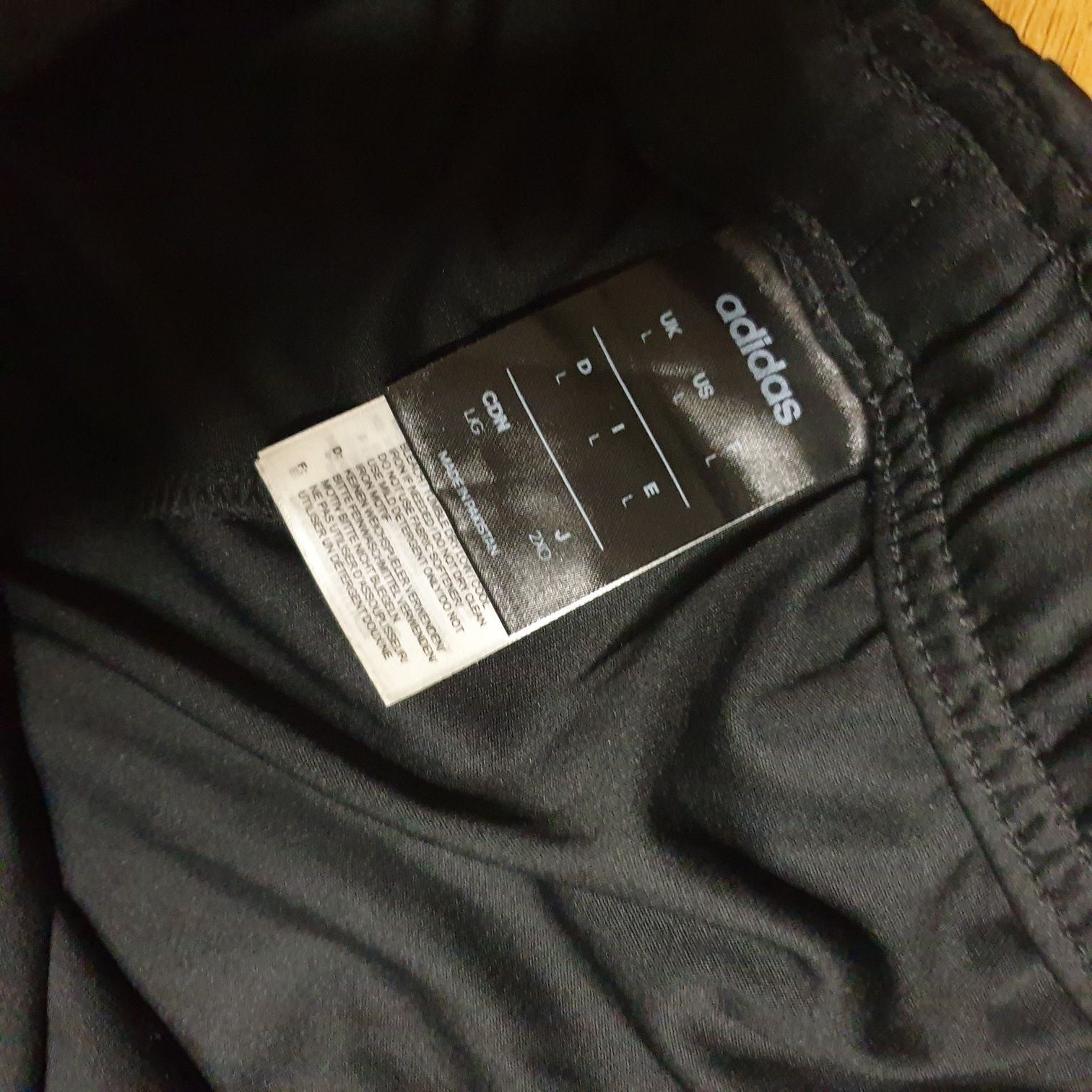 Шорти чоловічі Adidas L/M мужские спортивні essentially хаки