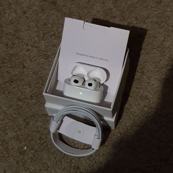 AirPods 3 with Wireless Charging Case