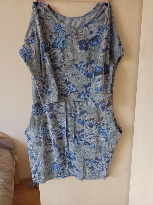 Sukienka/ tunika z długim rękawem.