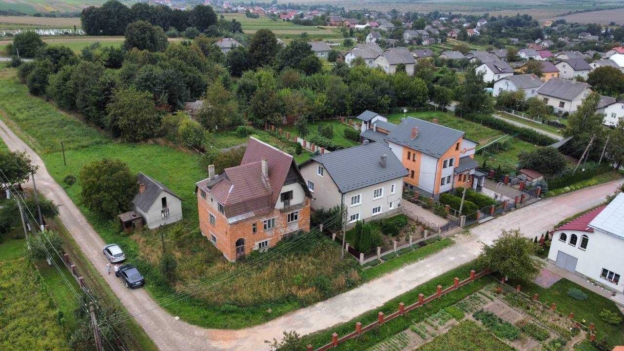 Продається будинок з ділянкою у смт.Меденичі