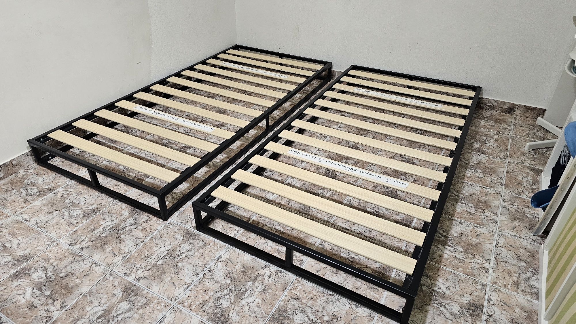 Camas de solteiro em metal