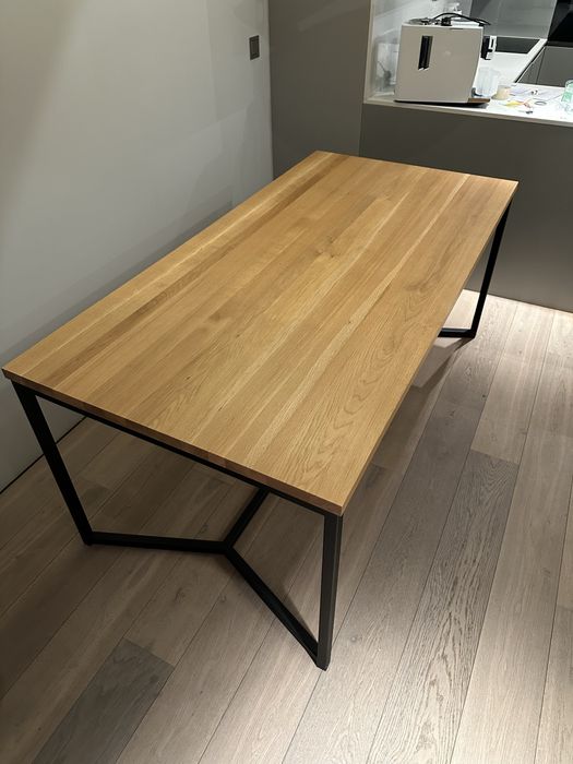 Stół do jadalni dębowy na metalowej podstawie