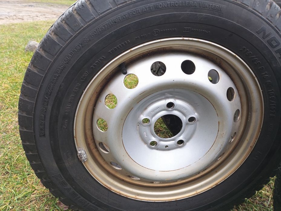 Колеса без тріщин и гуль.Диски рівненьки по нашими дрогам не їздили .