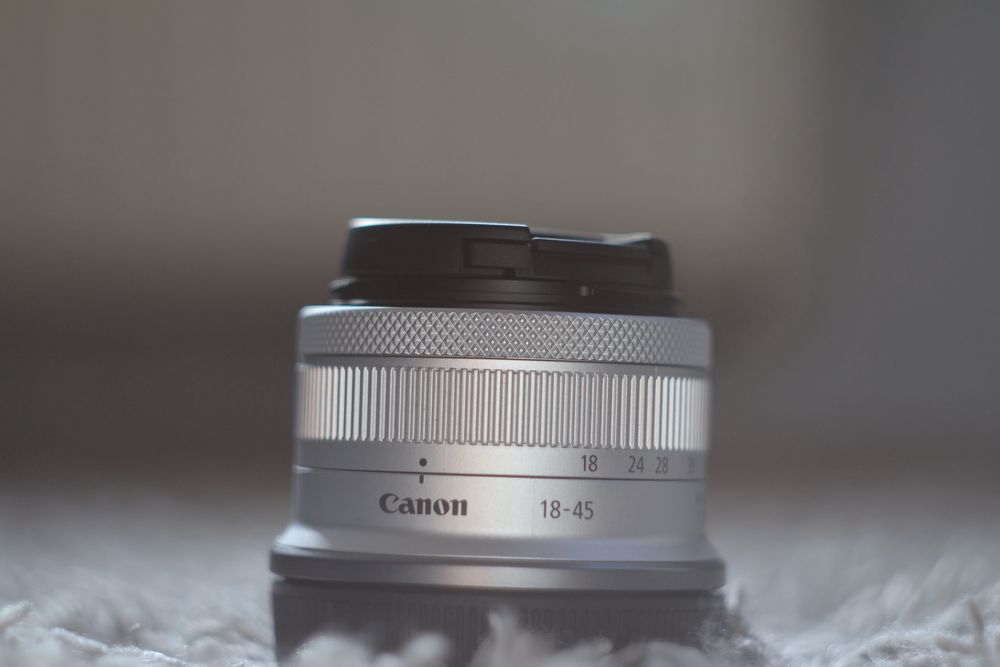 Obiektyw szerokokątny Canon Rf-S 18-45