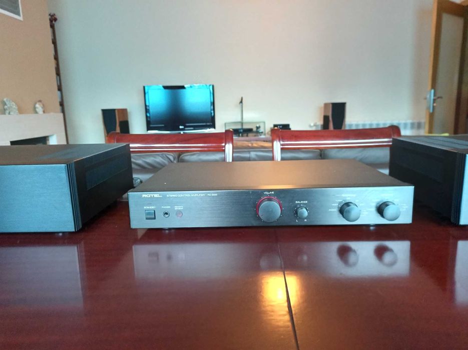 Amplificadores Rotel RB-981 e pré amplificador Rotel RC-995